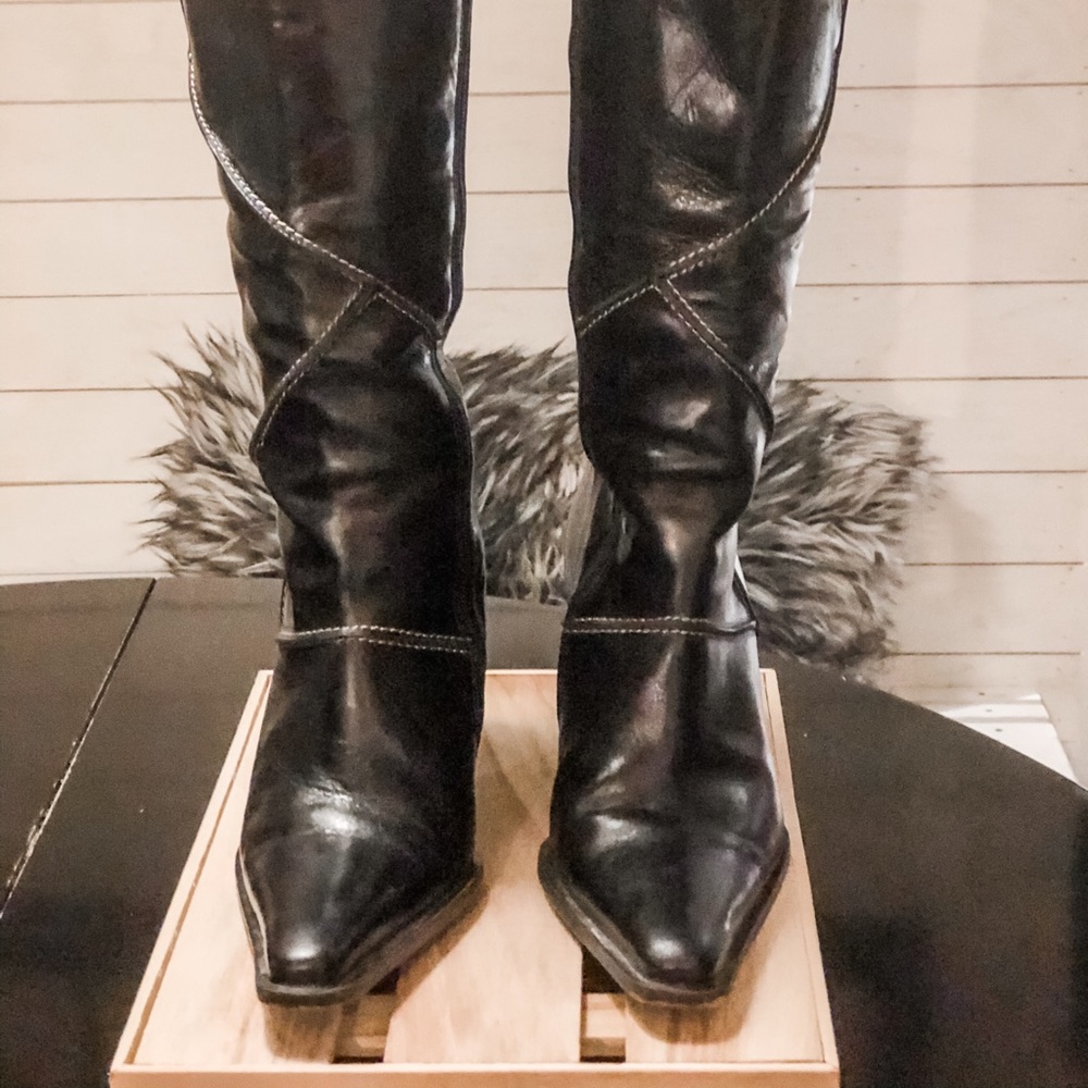 Kenneth Cole knee high leather boots size 7